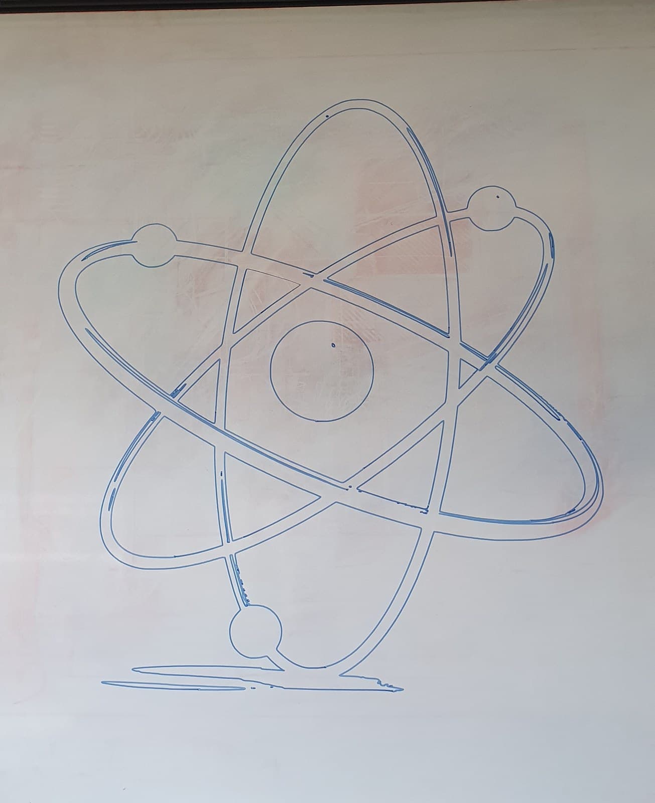 Multi-colour atom drawing